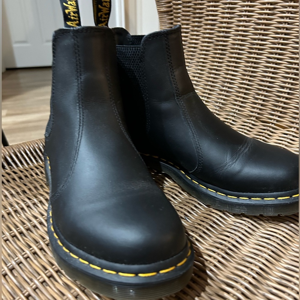 Doc Martens chelsea style boot